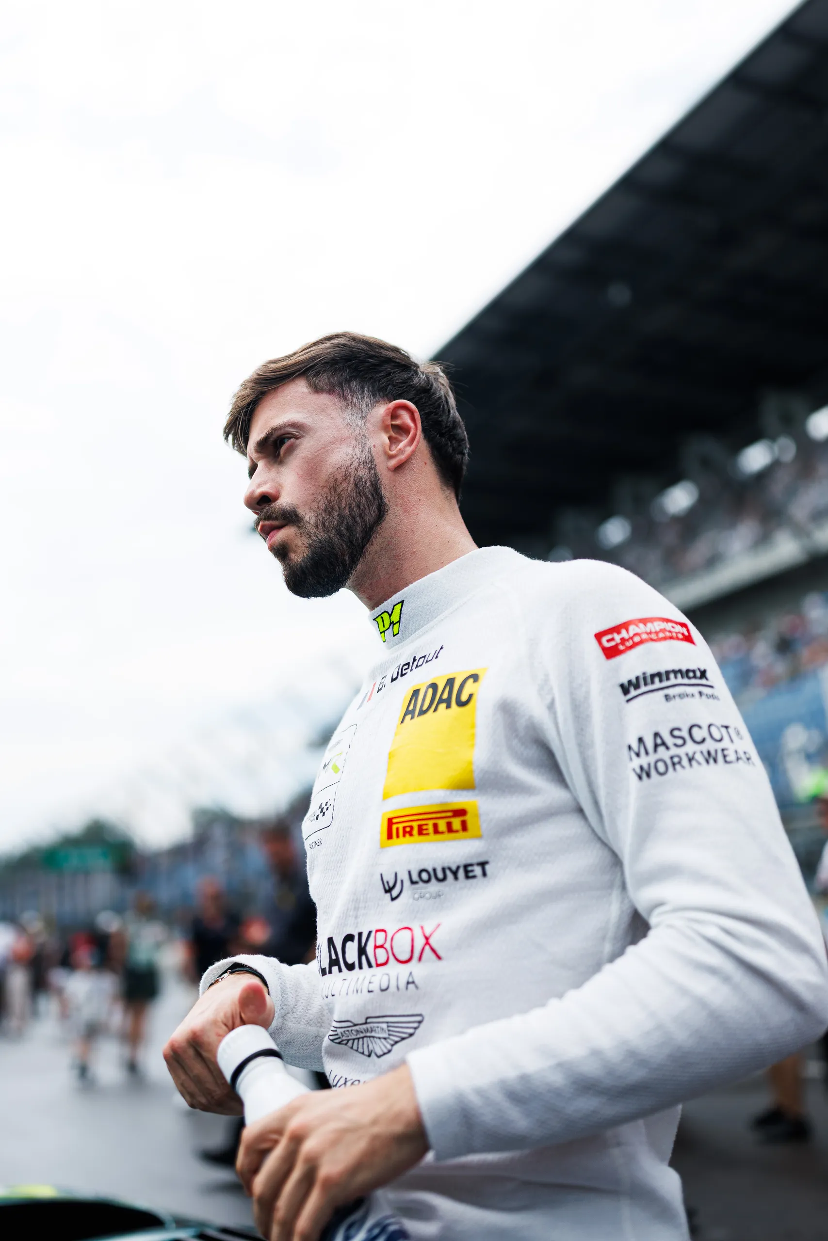Baudouin Detout, vu de dos en combinaison de course